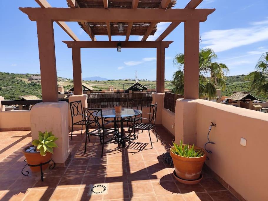 Penthouse Paradiso: 2Br Oasis In Casares Del Sol Exterior photo